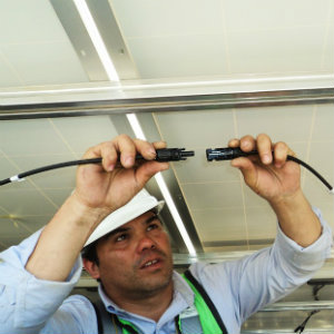 cable installer connecting plugs