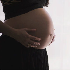 pregnant mom holding belly